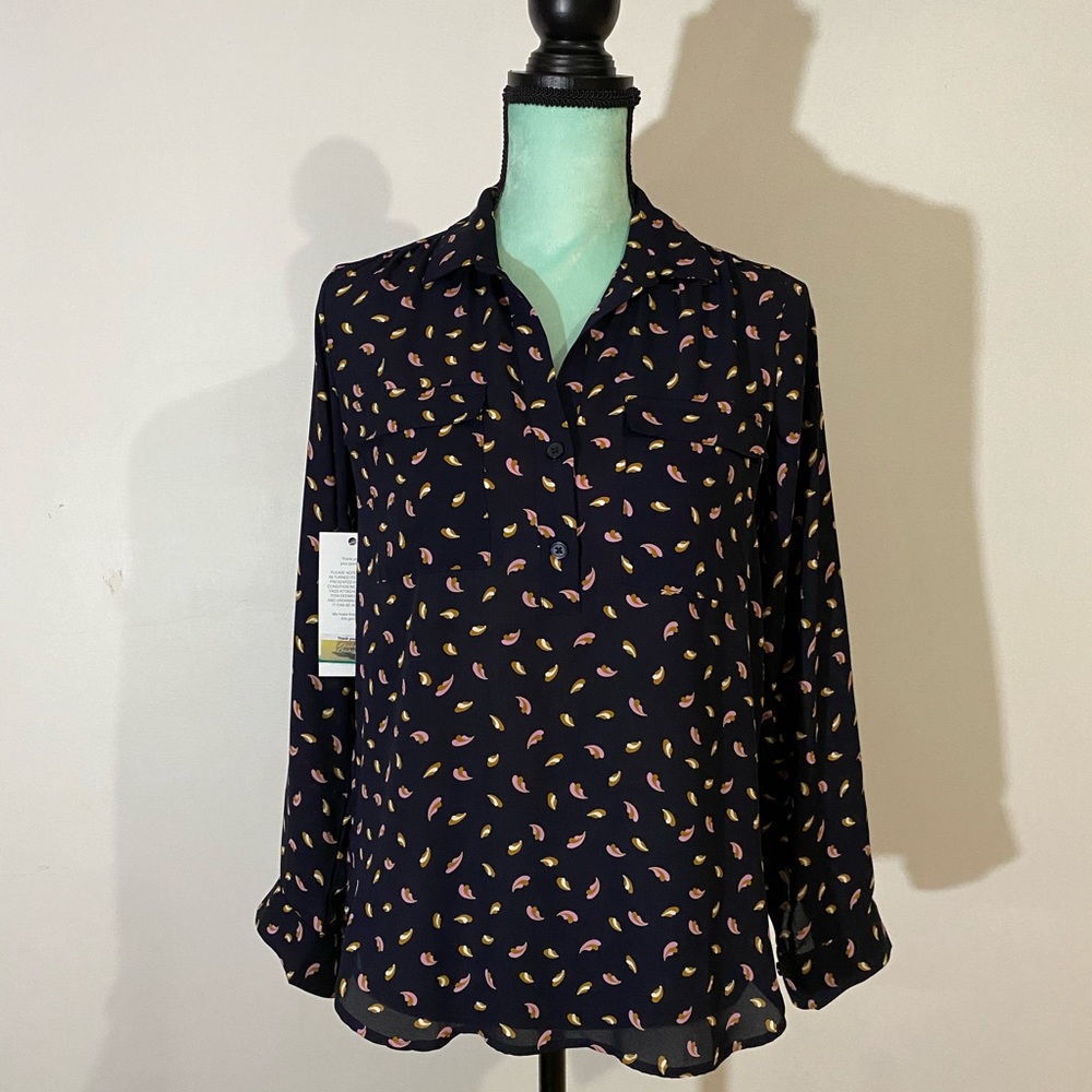 🛍$20 SALE🛍 
Ann Taylor Navy Blouse